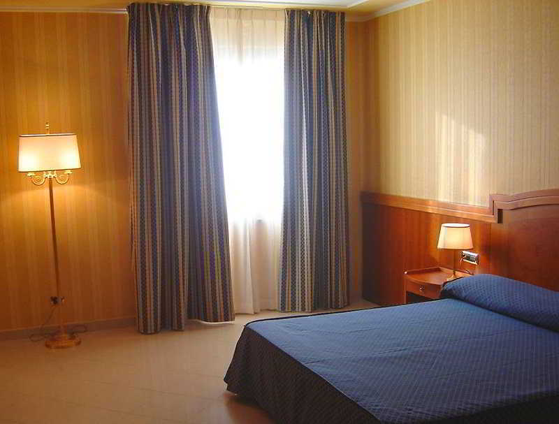 Hotel Joyfull Naples Room photo